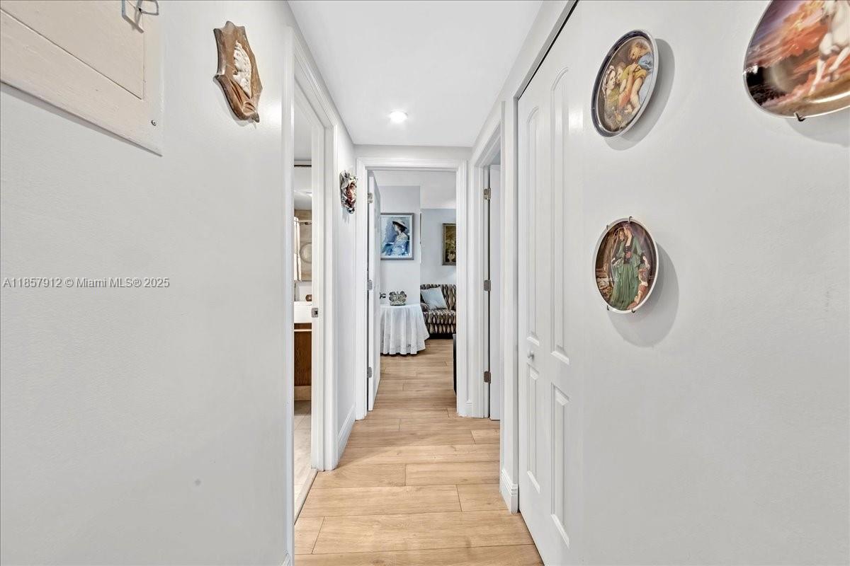 411 2 / 2 1372 sq. ft. $ 2025-08-25 0 Photo