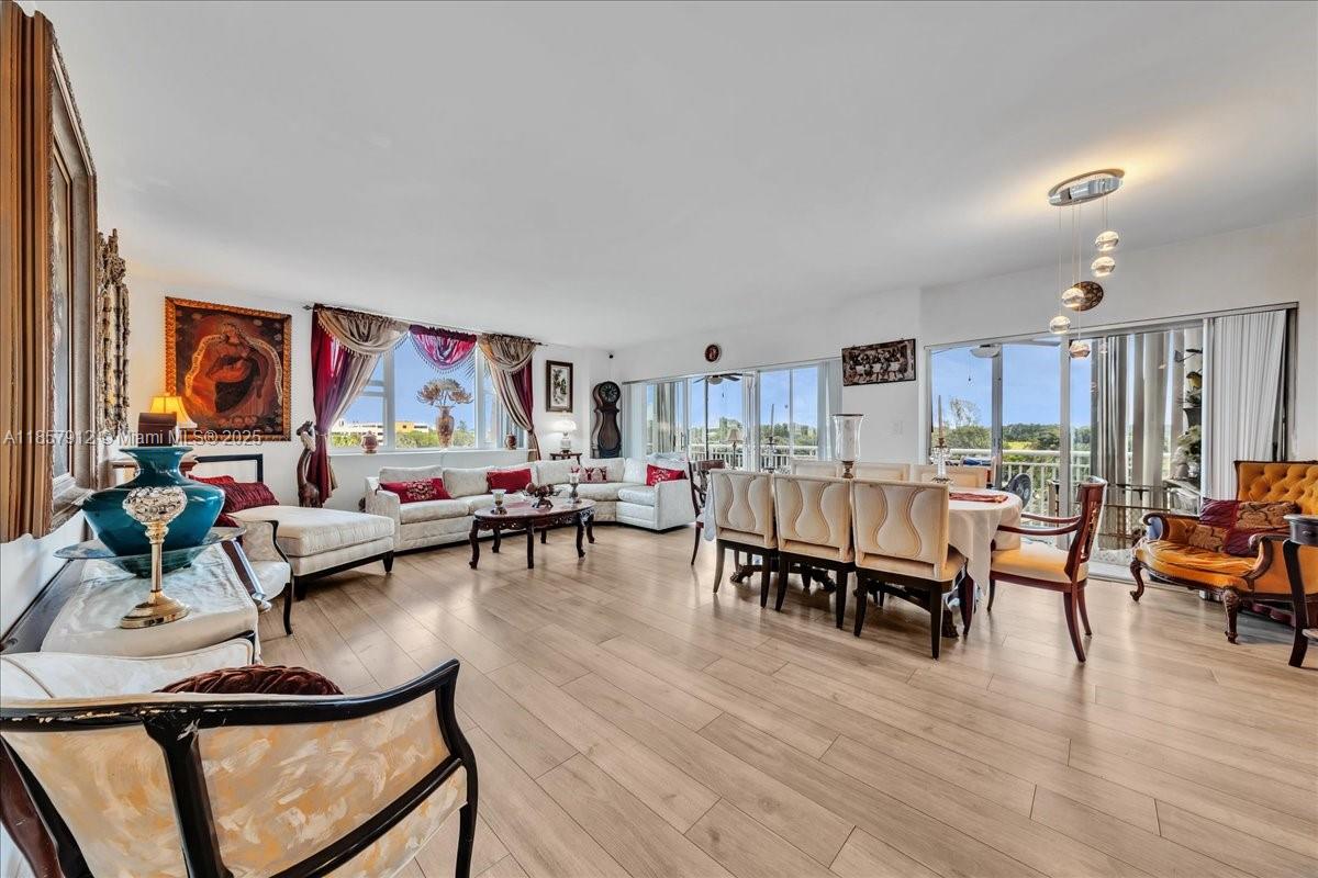 411 2 / 2 1372 sq. ft. $ 2025-08-25 0 Photo