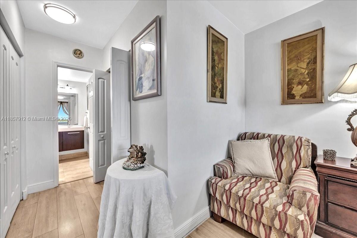 411 2 / 2 1372 sq. ft. $ 2025-08-25 0 Photo