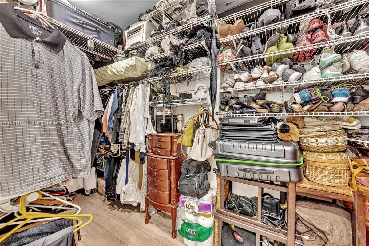 411 2 / 2 1372 sq. ft. $ 2025-08-25 0 Photo