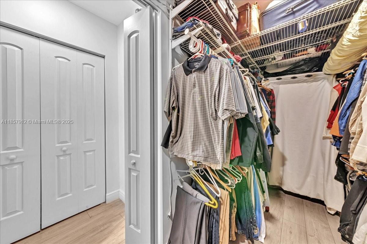 411 2 / 2 1372 sq. ft. $ 2025-08-25 0 Photo