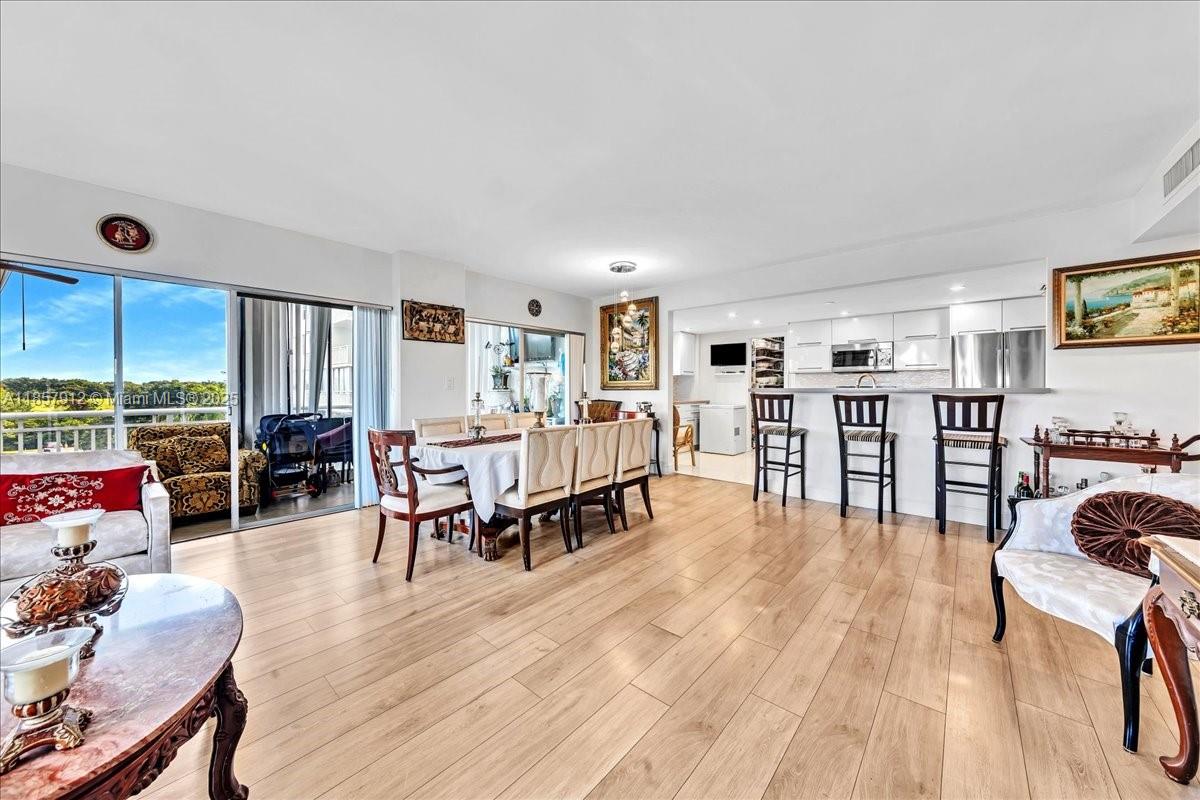 411 2 / 2 1372 sq. ft. $ 2025-08-25 0 Photo