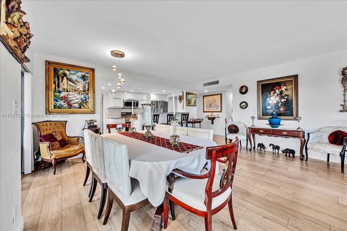 411 2 / 2 1372 sq. ft. $ 2025-08-25 0 Photo