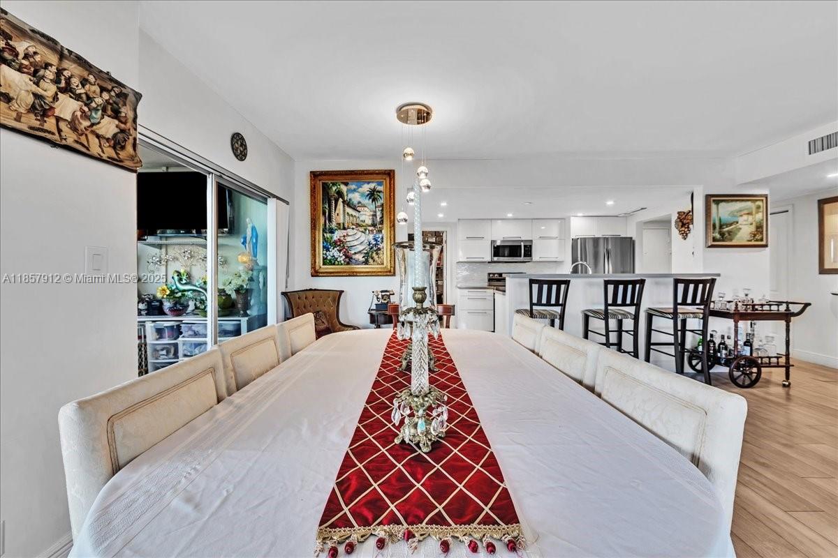 411 2 / 2 1372 sq. ft. $ 2025-08-25 0 Photo