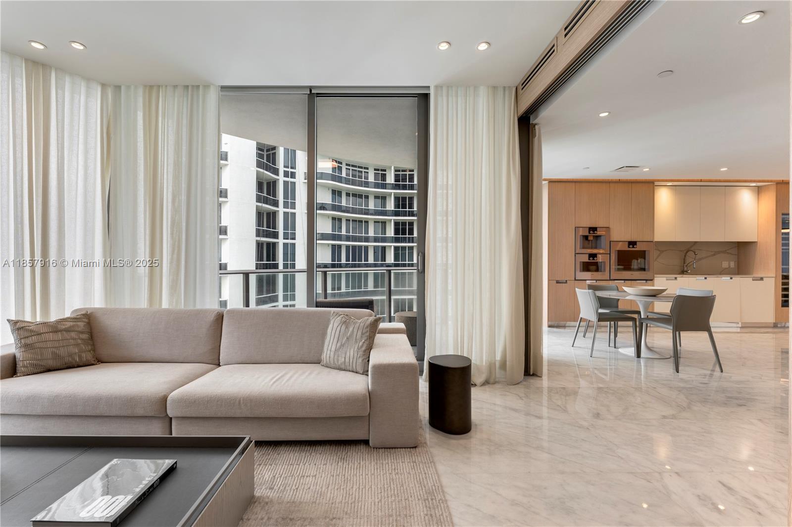 3901 3 / 5 2688 sq. ft. $ 2025-08-13 0 foto