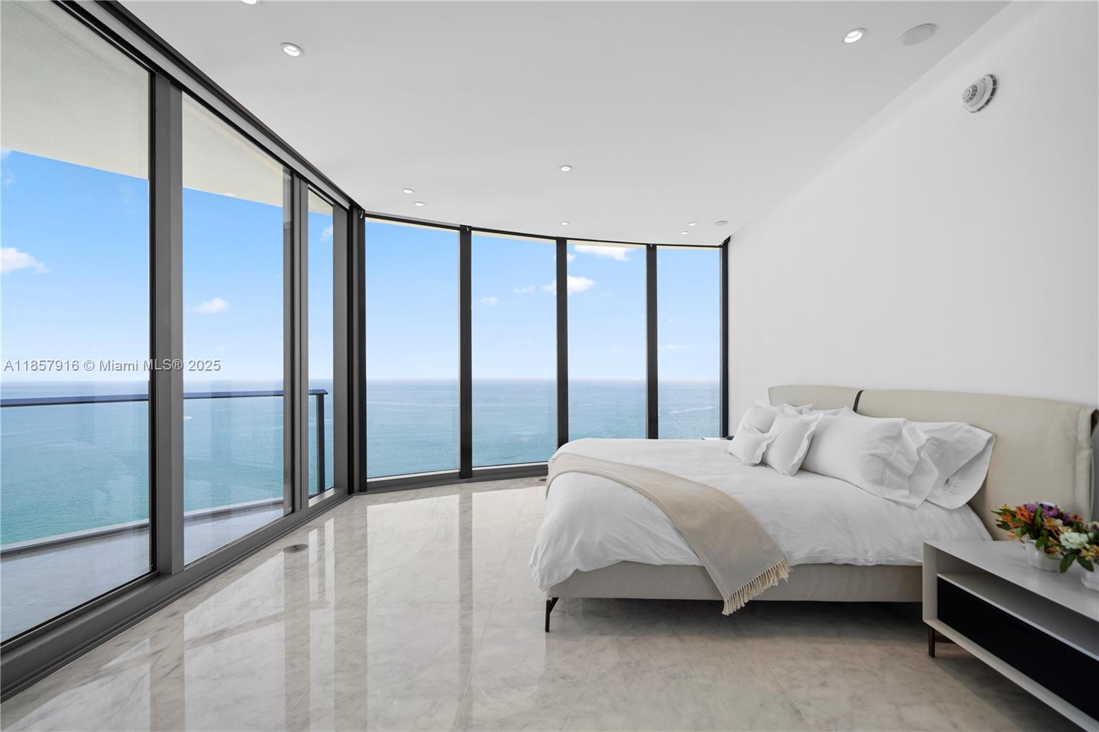 3901 3 / 5 2688 sq. ft. $ 2025-08-13 0 foto