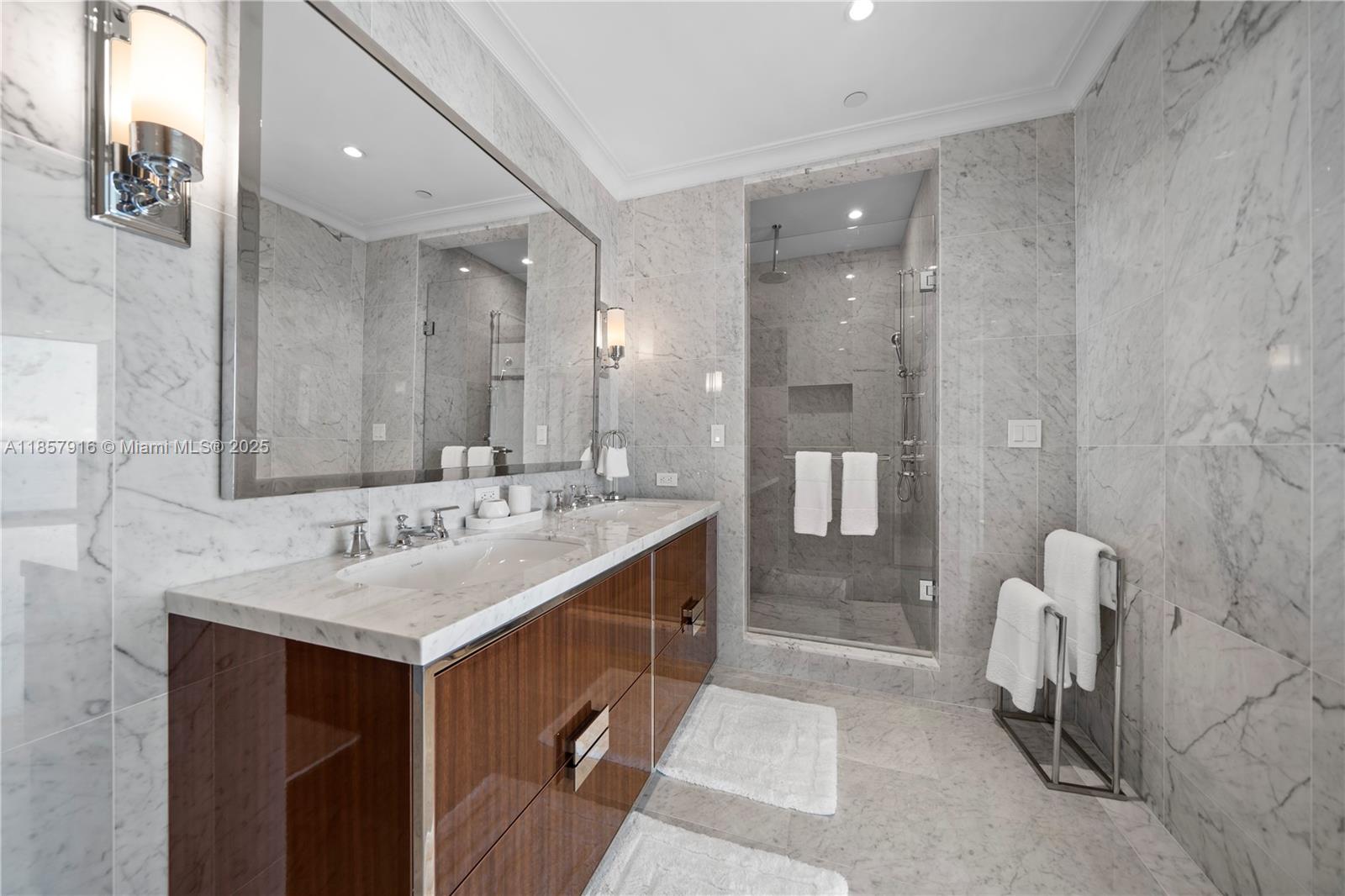 3901 3 / 5 2688 sq. ft. $ 2025-08-13 0 foto