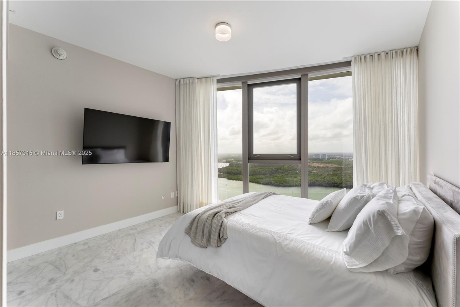 3901 3 / 5 2688 sq. ft. $ 2025-08-13 0 foto