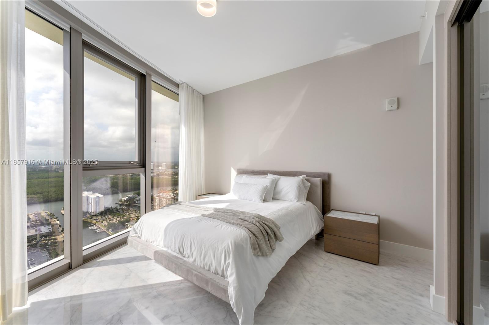 3901 3 / 5 2688 sq. ft. $ 2025-08-13 0 foto