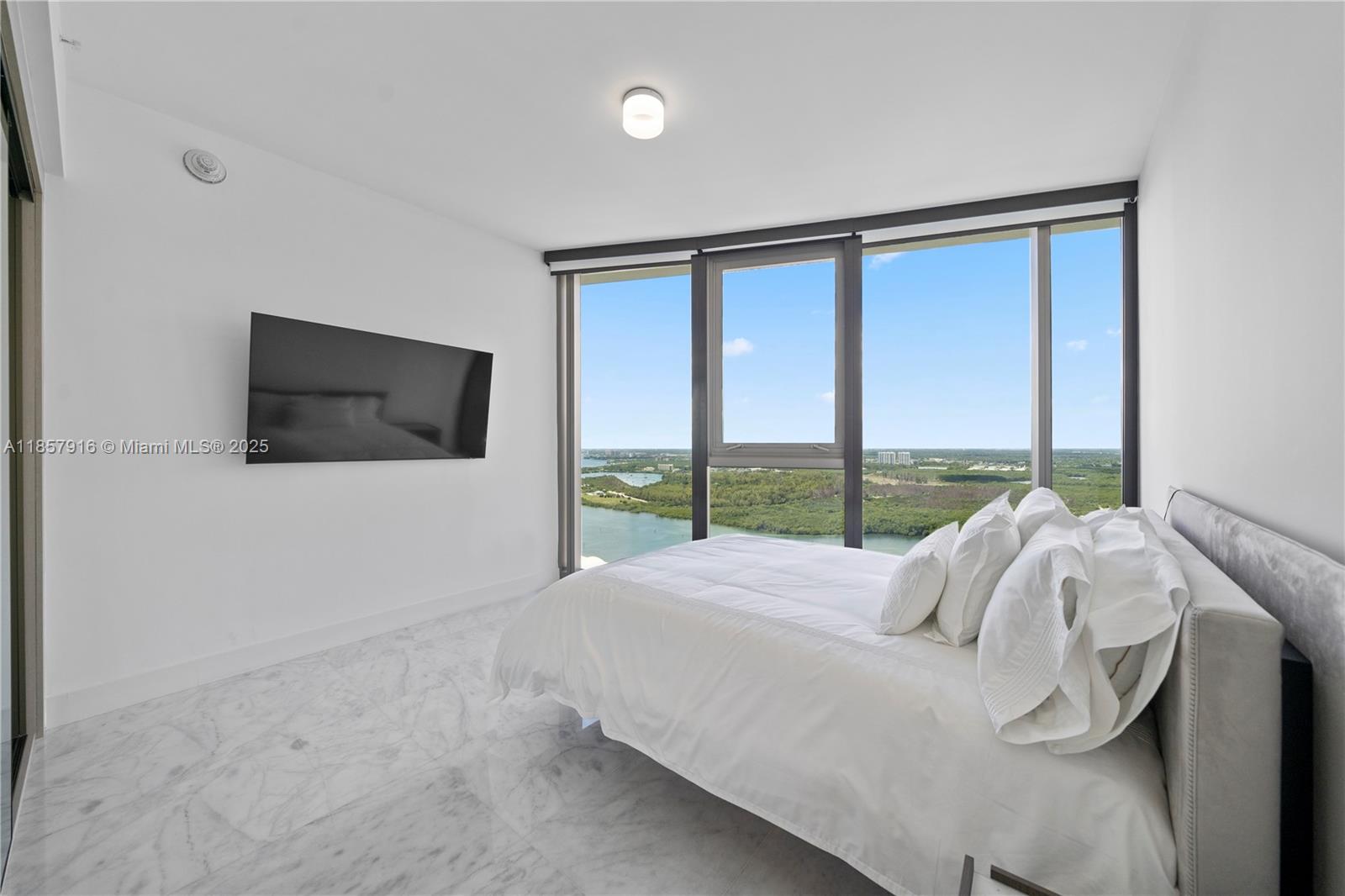 3901 3 / 5 2688 sq. ft. $ 2025-08-13 0 foto