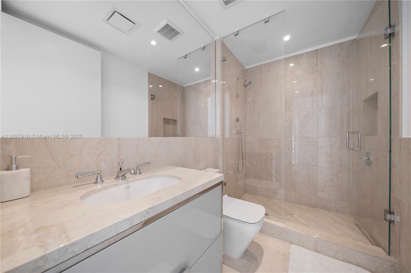 3901 3 / 5 2688 sq. ft. $ 2025-08-13 0 foto