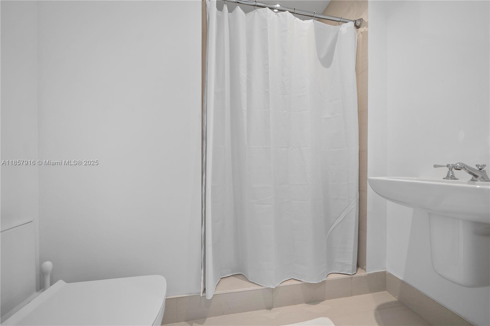 3901 3 / 5 2688 sq. ft. $ 2025-08-13 0 foto