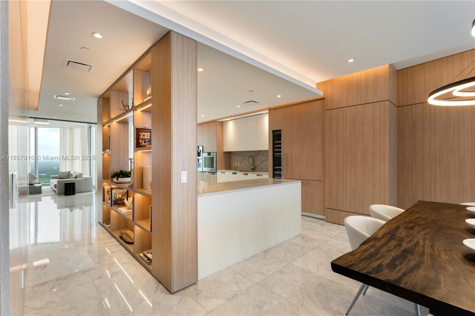 3901 3 / 5 2688 sq. ft. $ 2025-08-13 0 foto