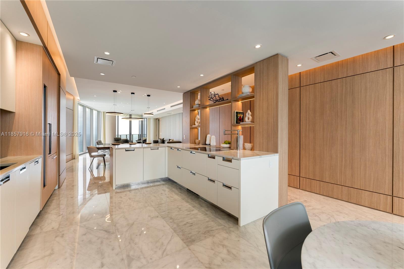 3901 3 / 5 2688 sq. ft. $ 2025-08-13 0 foto