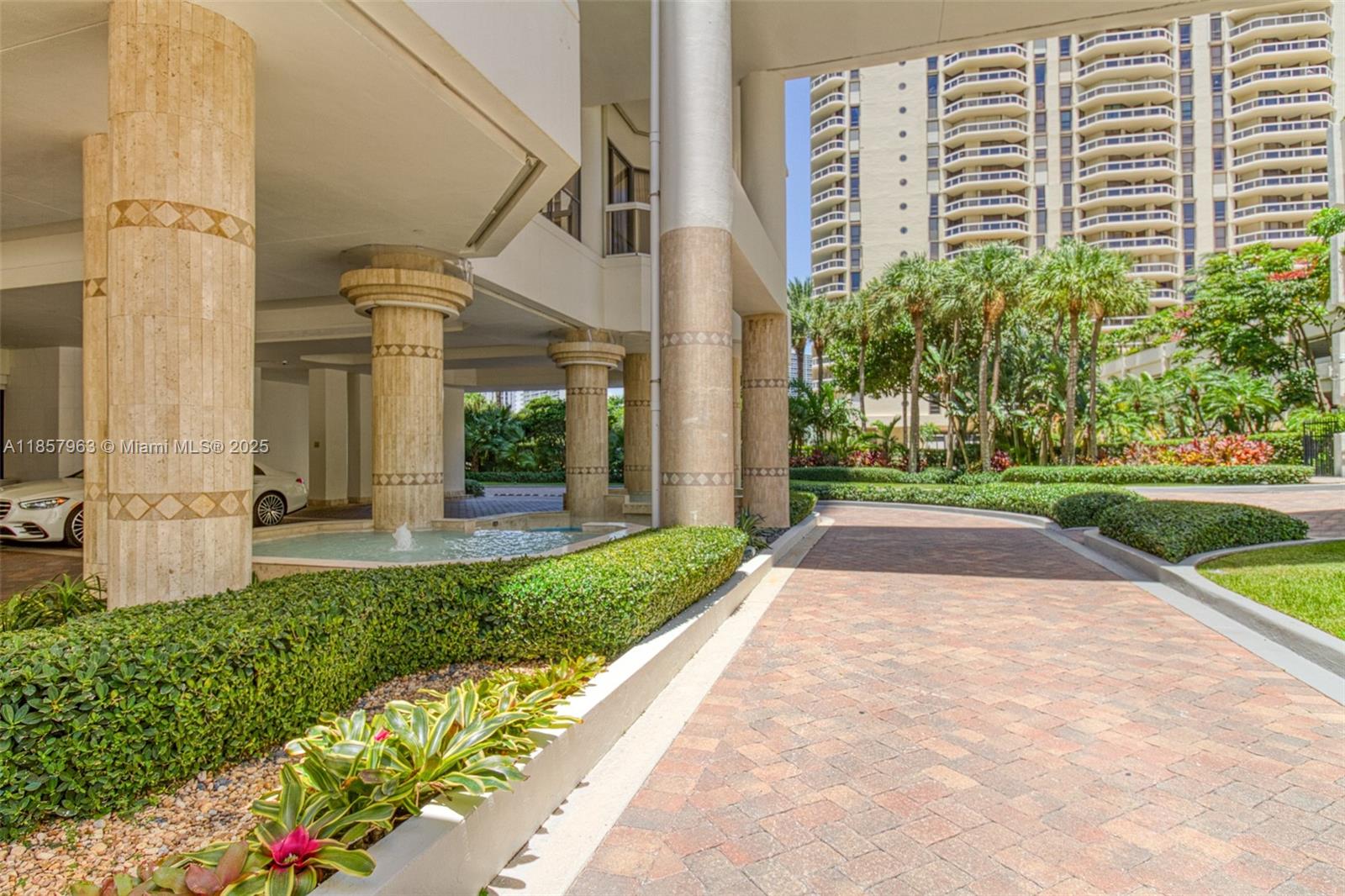 Photo of 20185 Country Club Dr  #1709, Aventura, Florida, 33180 - 
