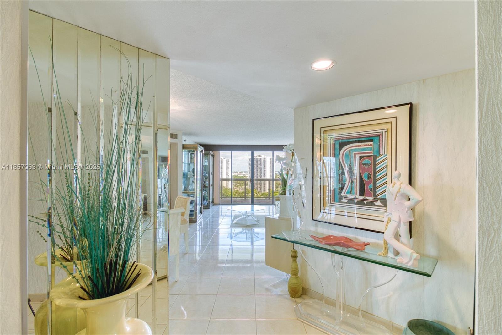 Photo of 20185 Country Club Dr  #1709, Aventura, Florida, 33180 - Welcoming entry with open, spacious layout