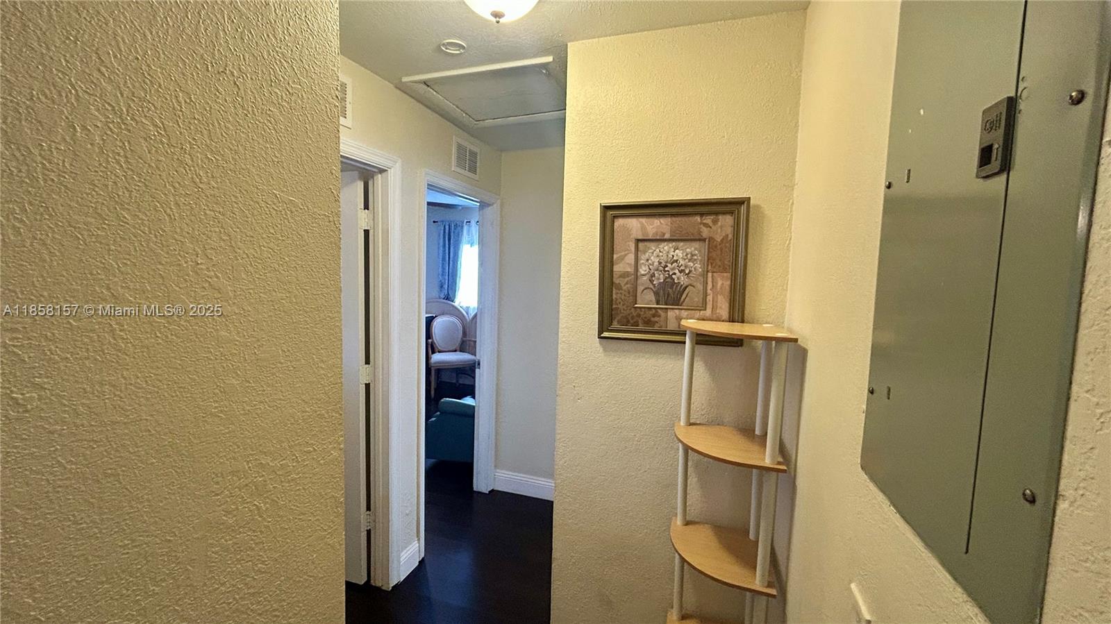 See details 3282 3 / 2 936 sq. ft. $ 2025-08-13 0 Photo