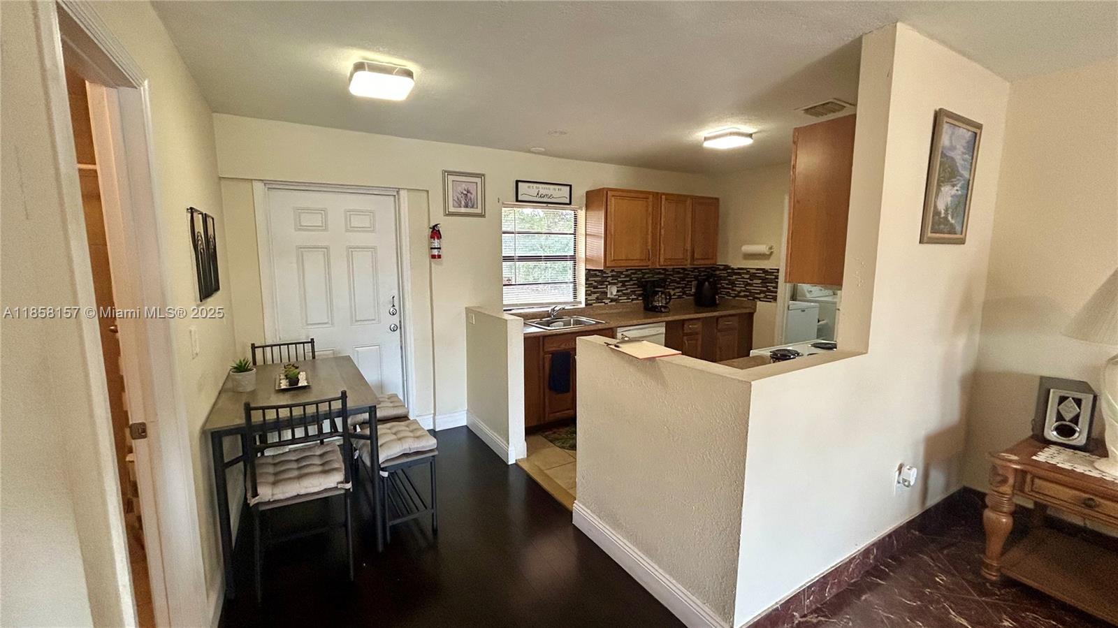 See details 3282 3 / 2 936 sq. ft. $ 2025-08-13 0 Photo