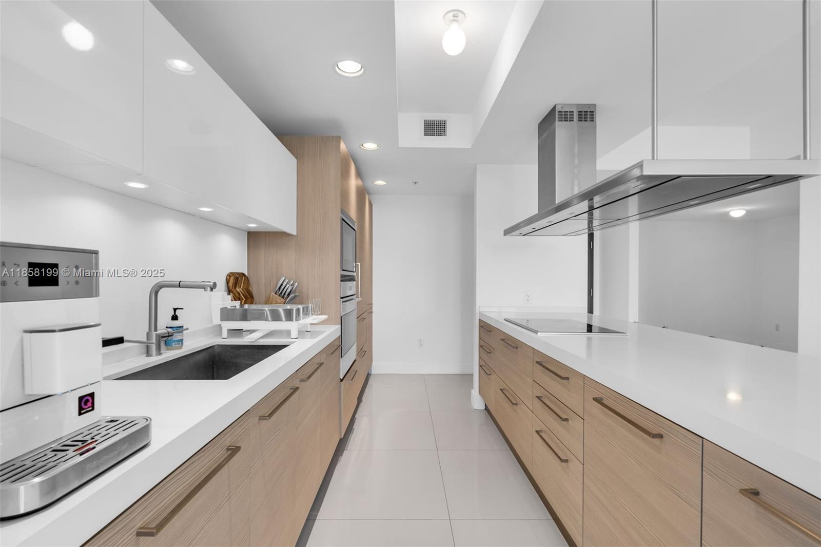 Photo of 17111 BISCAYNE BL  #506-S, North Miami Beach, Florida, 33160 - 