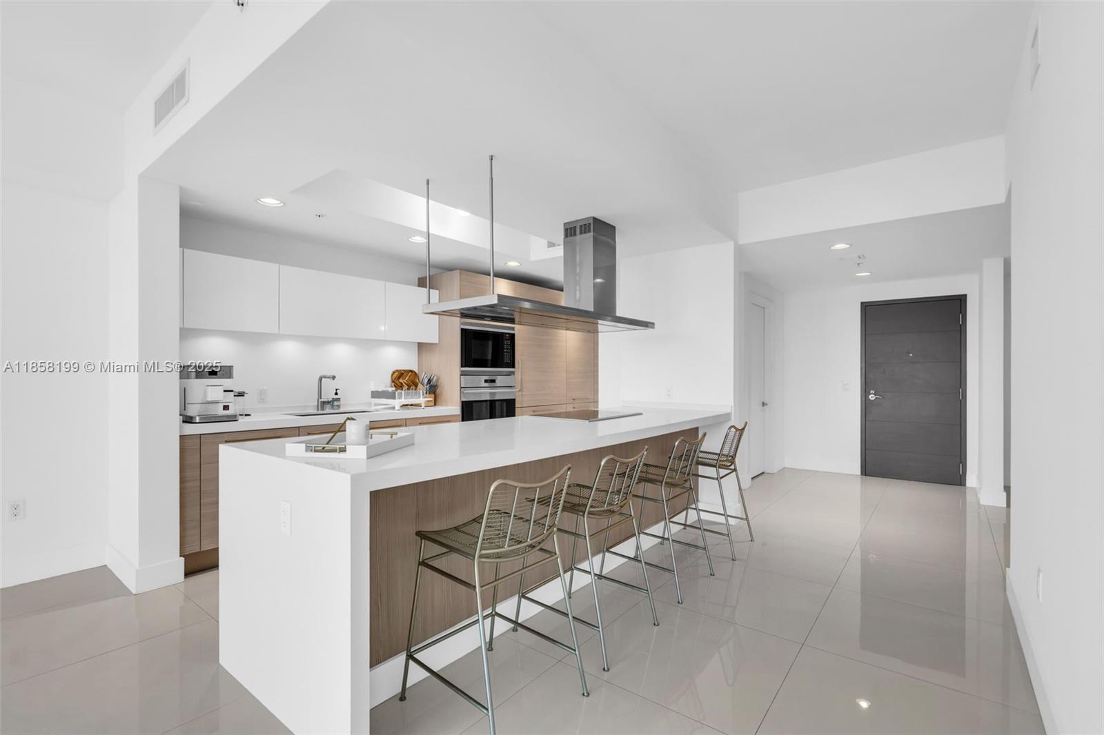 Photo of 17111 BISCAYNE BL  #506-S, North Miami Beach, Florida, 33160 - 