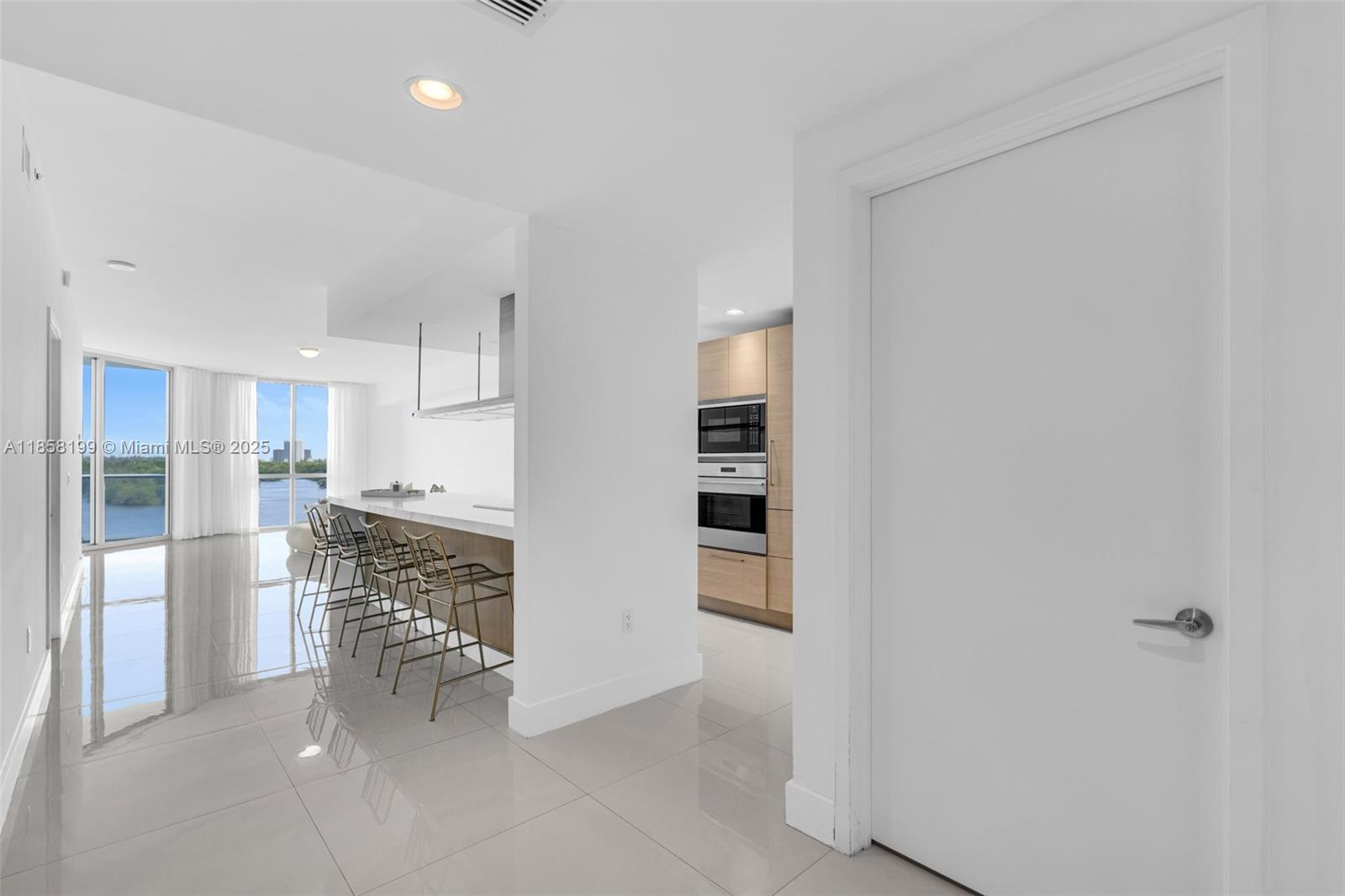 Photo of 17111 BISCAYNE BL  #506-S, North Miami Beach, Florida, 33160 - 