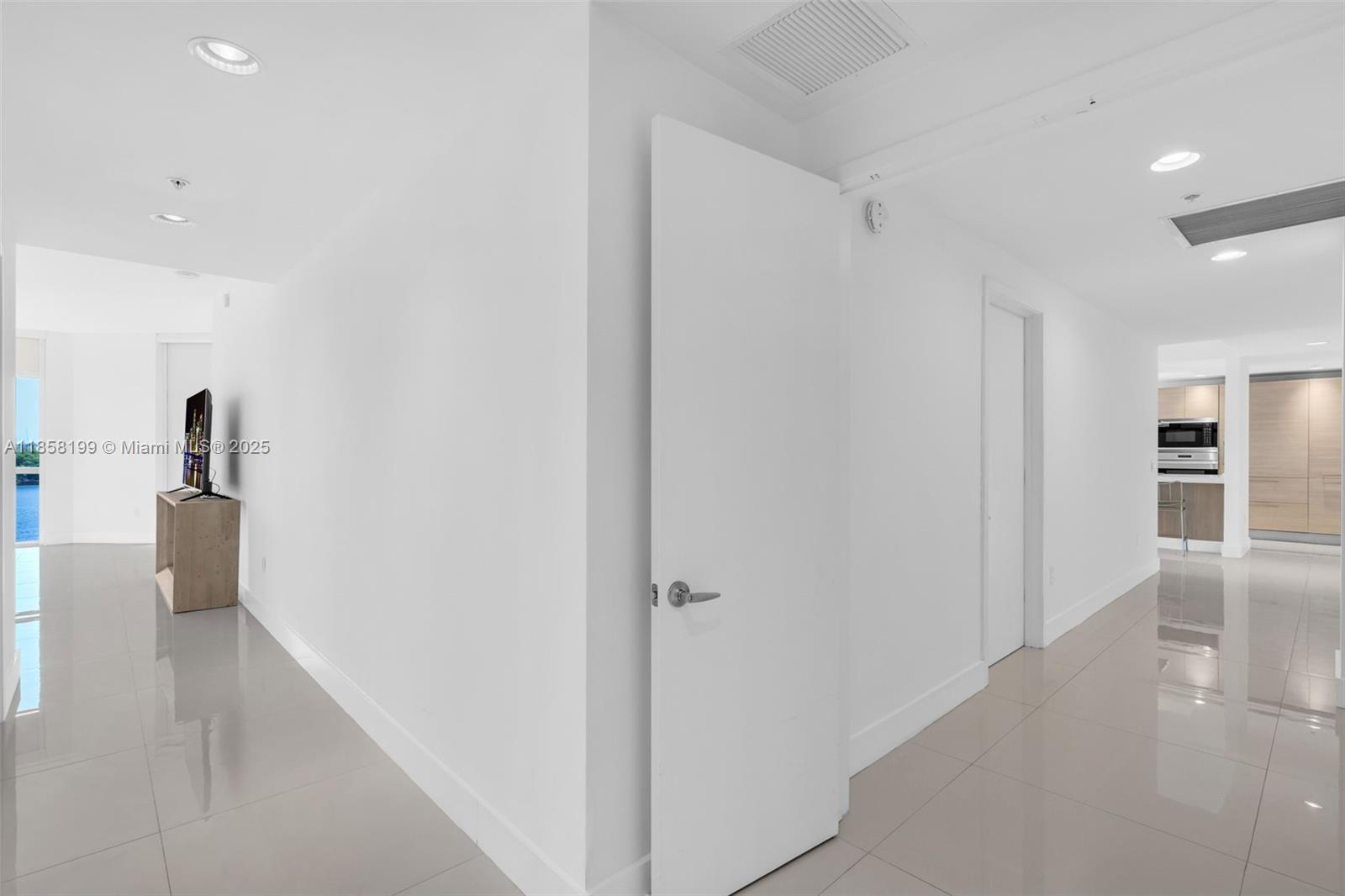 Photo of 17111 BISCAYNE BL  #506-S, North Miami Beach, Florida, 33160 - 