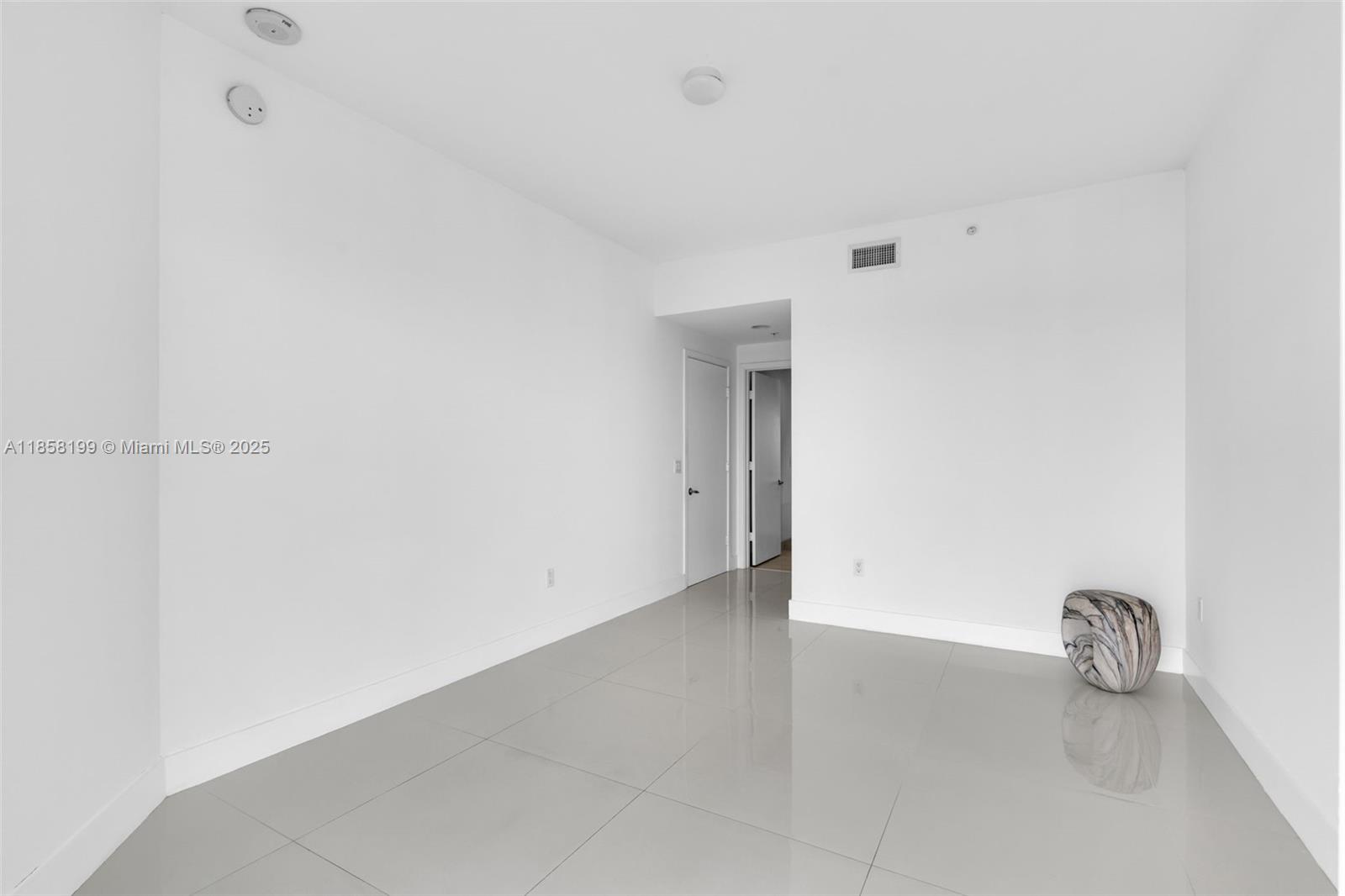 Photo of 17111 BISCAYNE BL  #506-S, North Miami Beach, Florida, 33160 - 
