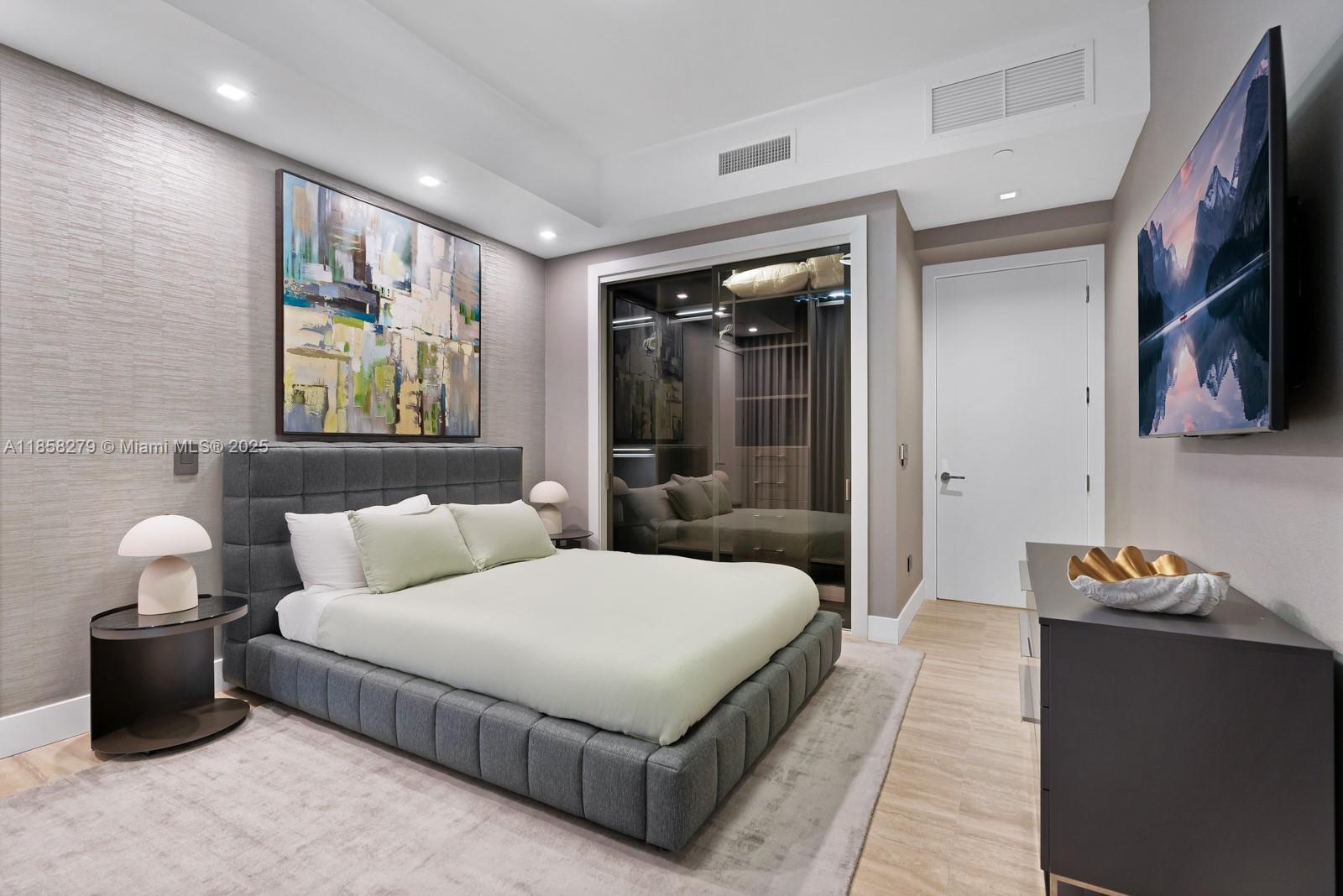 See details 1401/02 6 / 7 3252 sq. ft. $ 2025-08-13 0 Photo
