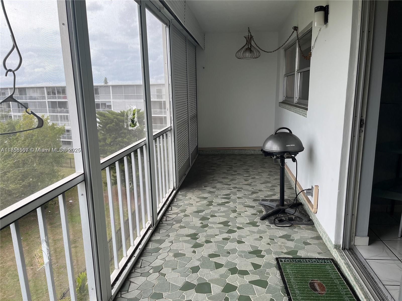 502 1 / 2 775 sq. ft. $ 2025-08-14 0 Photo