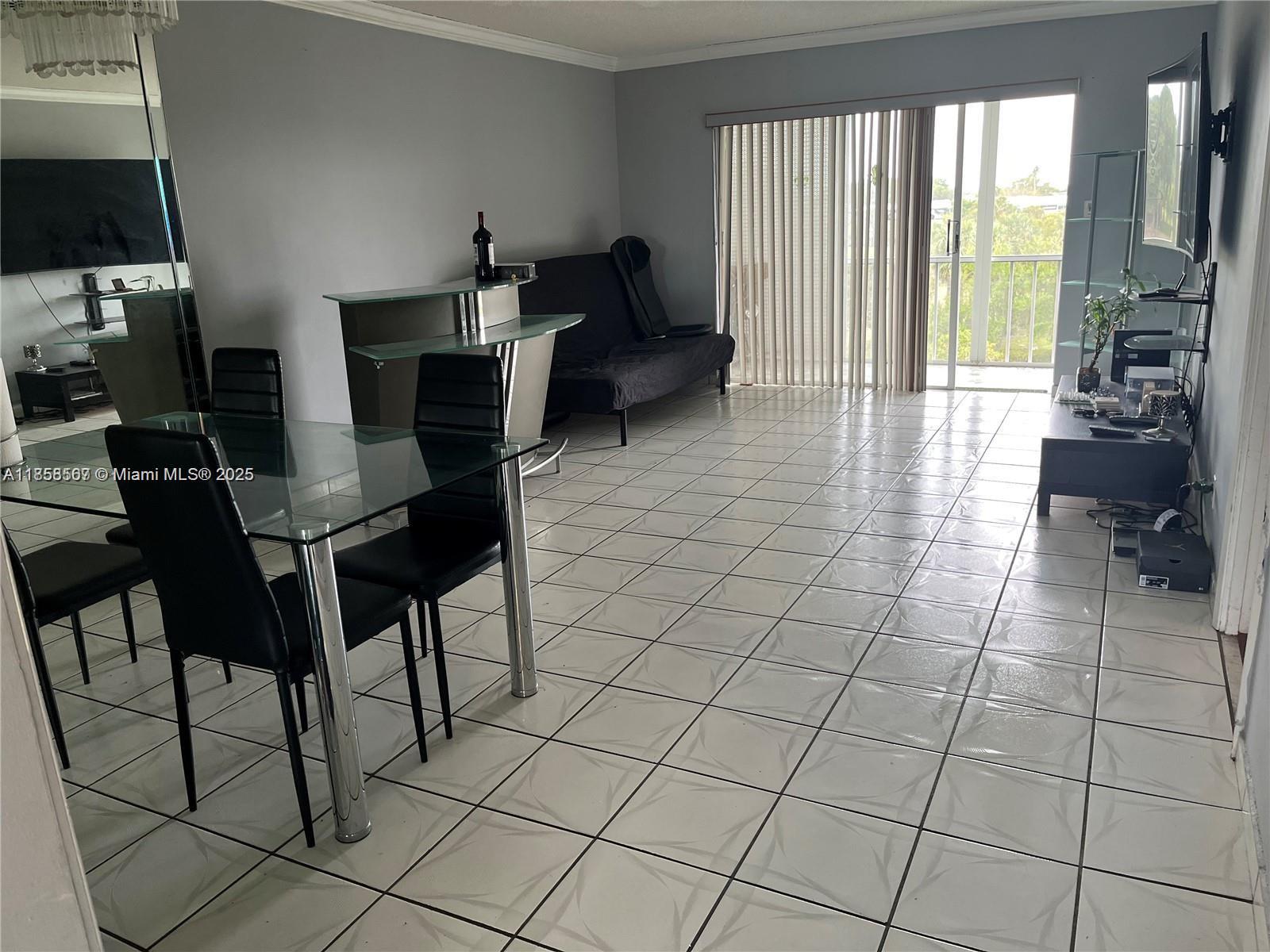 502 1 / 2 775 sq. ft. $ 2025-08-14 0 Photo