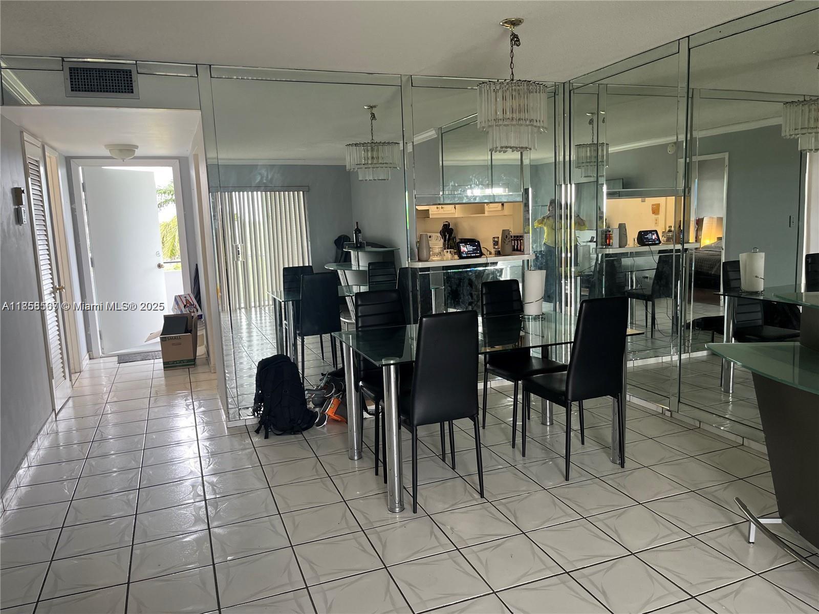 502 1 / 2 775 sq. ft. $ 2025-08-14 0 Photo