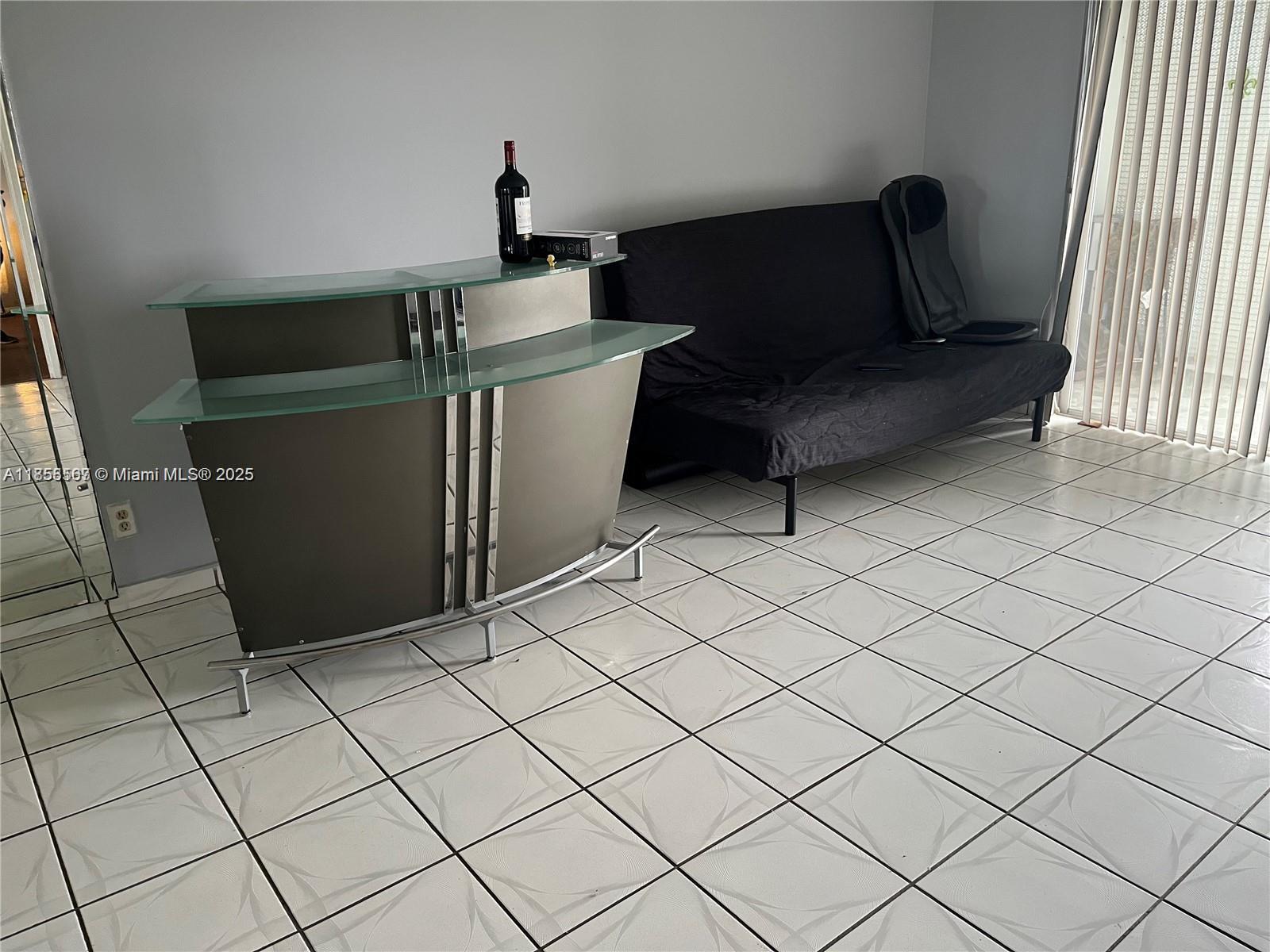502 1 / 2 775 sq. ft. $ 2025-08-14 0 Photo
