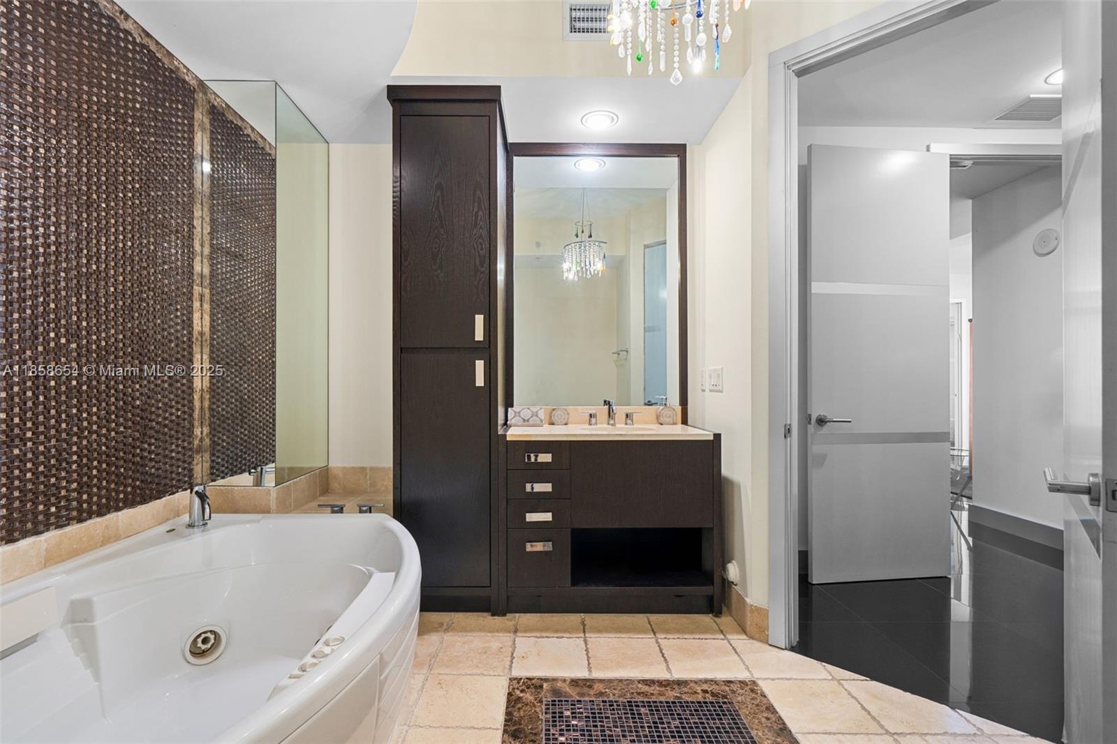 4306 2 / 3 1614 sq. ft. $ 2025-08-14 0 Photo