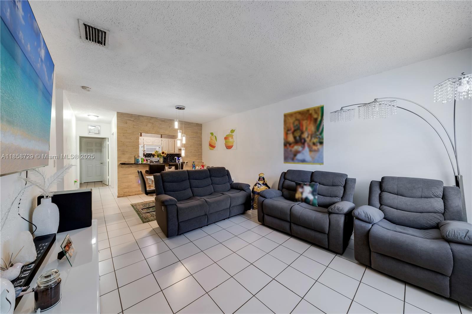   /  4353 sq. ft. $ 2025-08-14 0 Photo