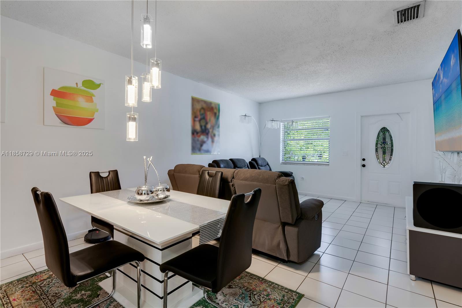   /  4353 sq. ft. $ 2025-08-14 0 Photo