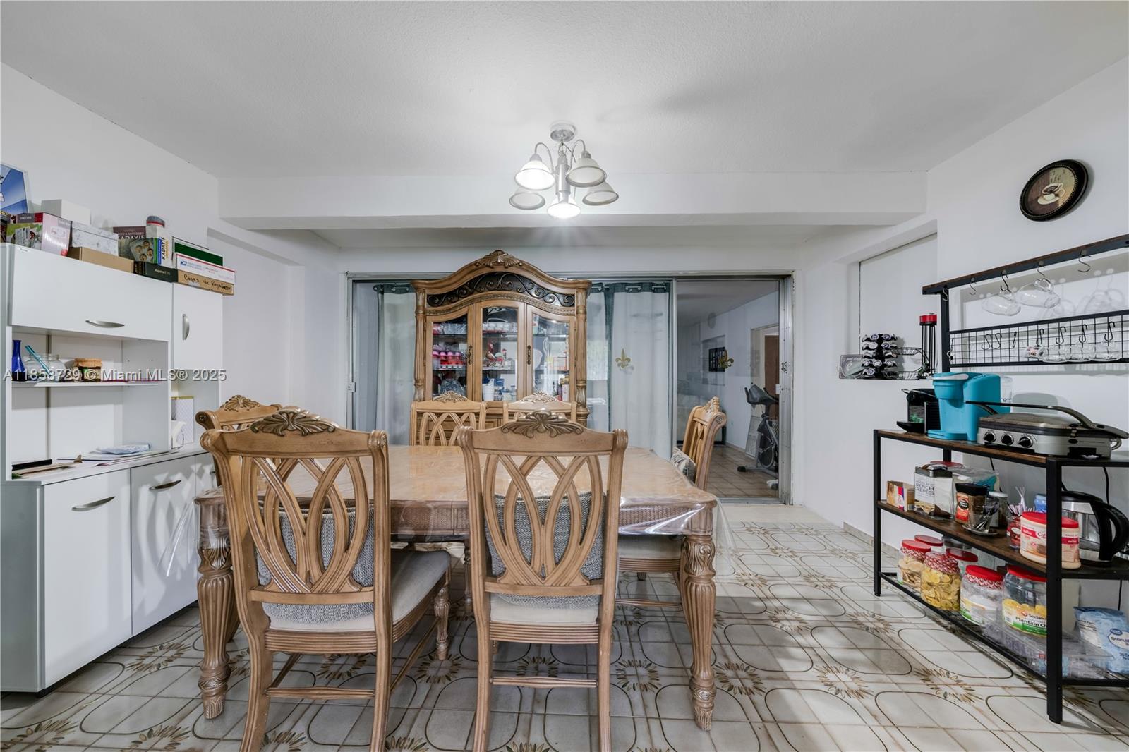   /  4353 sq. ft. $ 2025-08-14 0 Photo