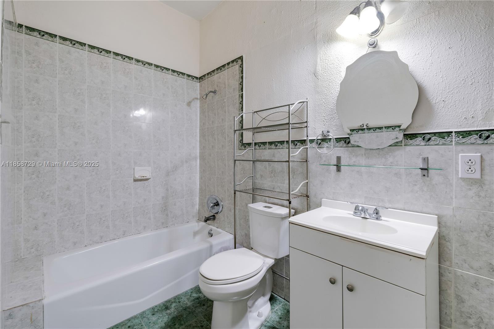   /  4353 sq. ft. $ 2025-08-14 0 Photo