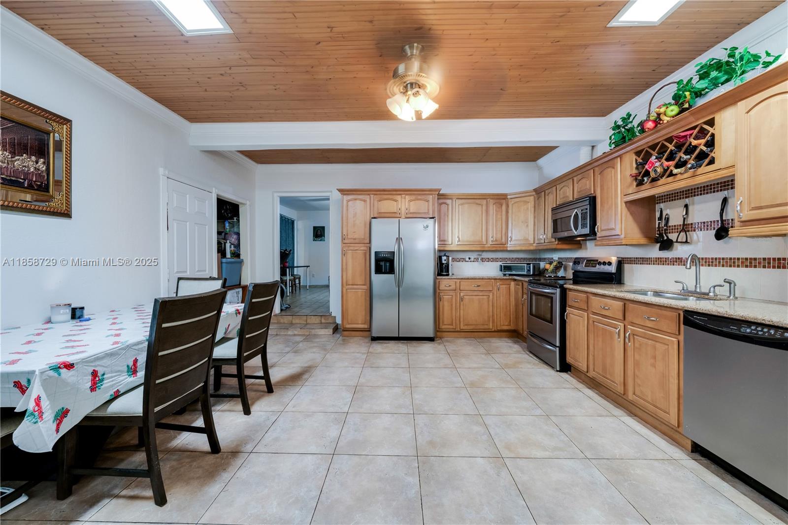   /  4353 sq. ft. $ 2025-08-14 0 Photo