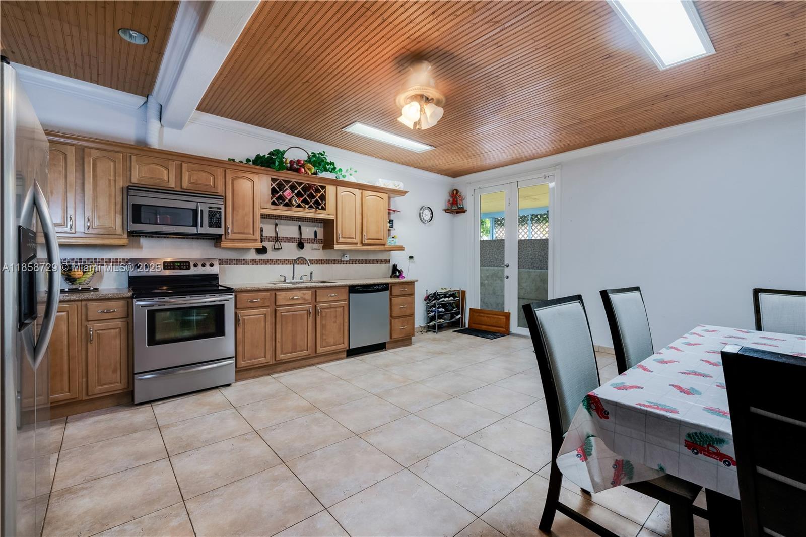   /  4353 sq. ft. $ 2025-08-14 0 Photo
