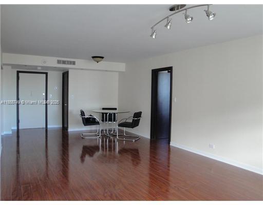1612 2 / 2 1087 sq. ft. $ 2025-08-14 0 foto