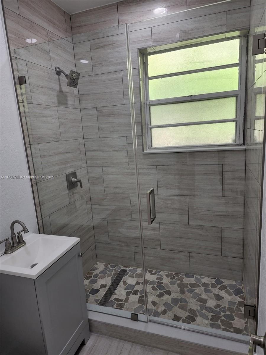 See details / 3425 sq. ft. $ 2025-08-14 0 Photo