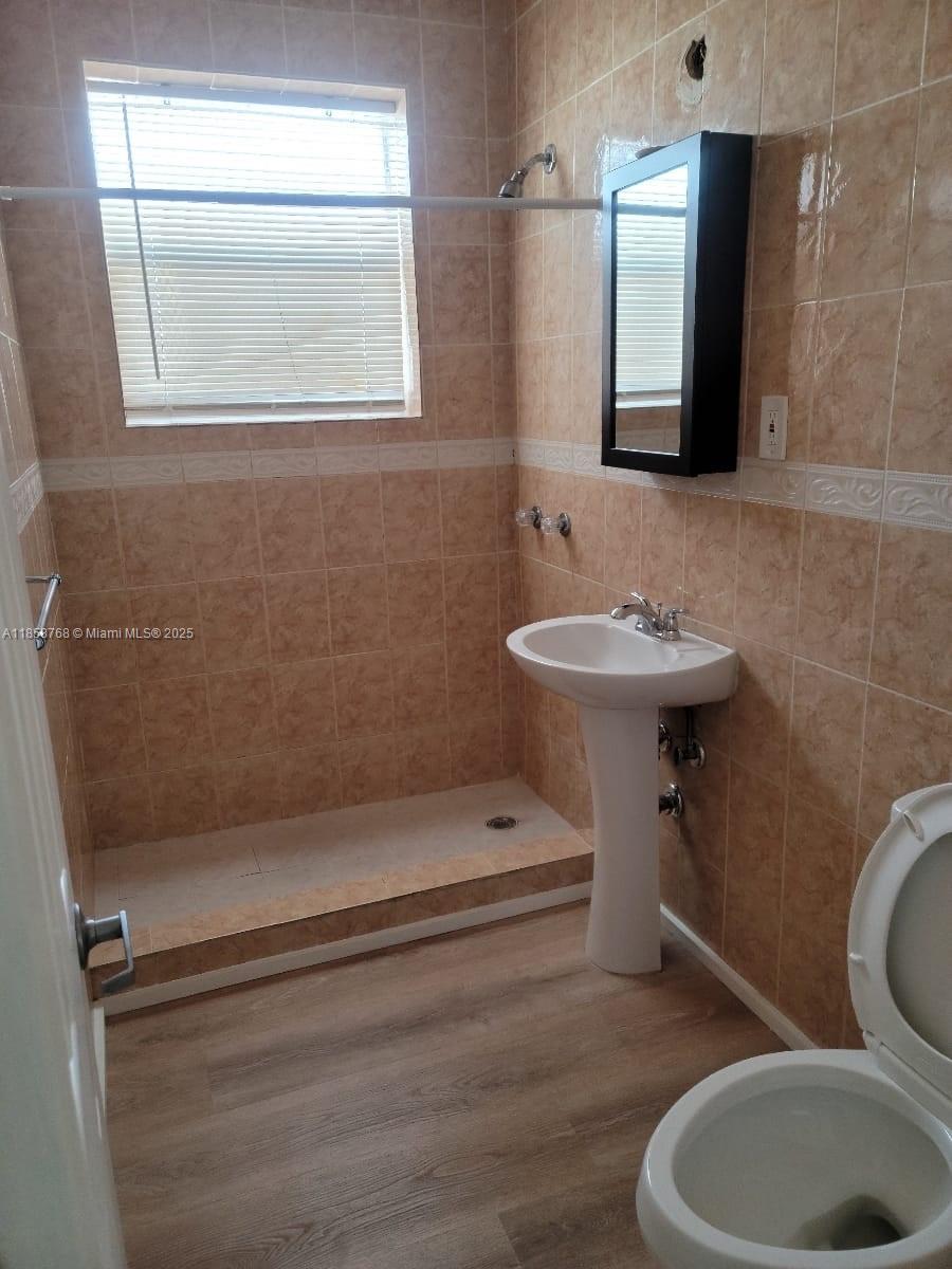See details / 3425 sq. ft. $ 2025-08-14 0 Photo