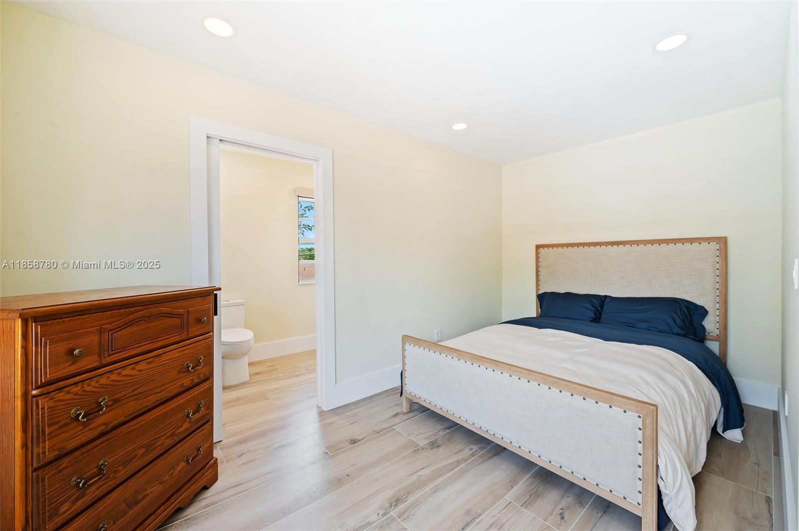   /  3443 sq. ft. $ 2025-08-14 0 Photo