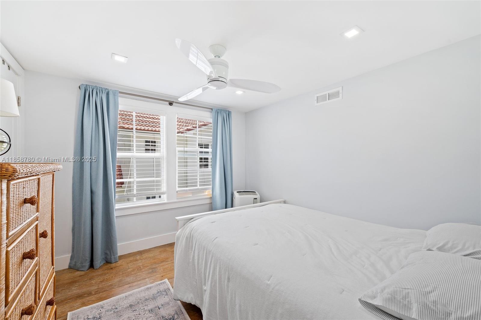   /  3443 sq. ft. $ 2025-08-14 0 Photo