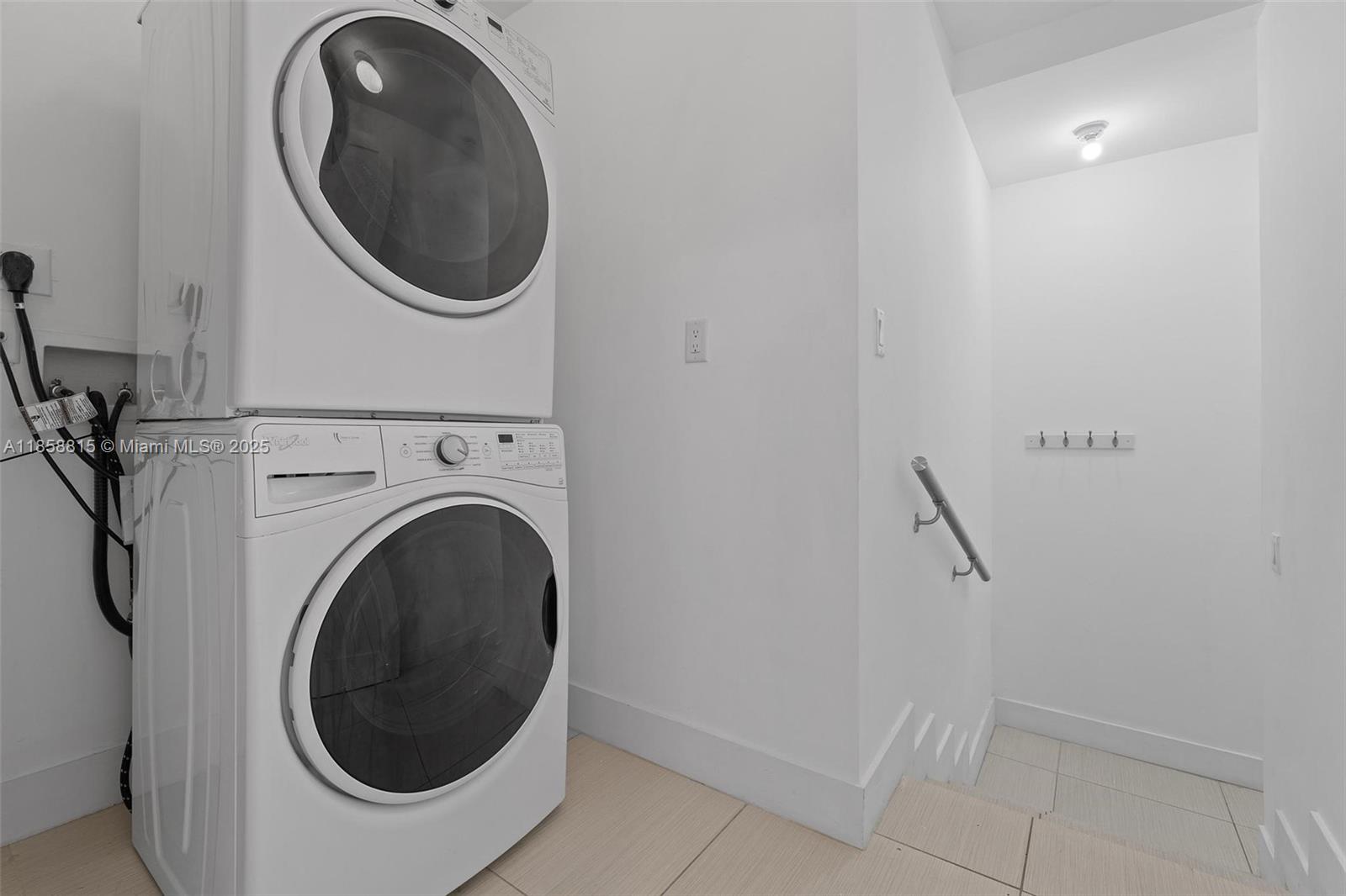 9161 4 / 4 2408 sq. ft. $ 2025-08-14 0 foto