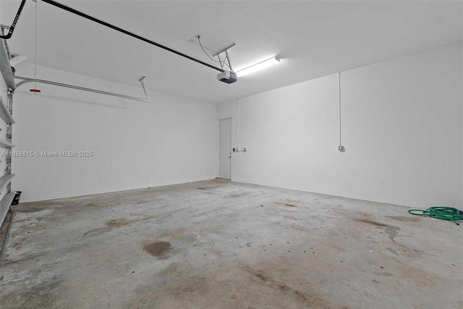 9161 4 / 4 2408 sq. ft. $ 2025-08-14 0 foto