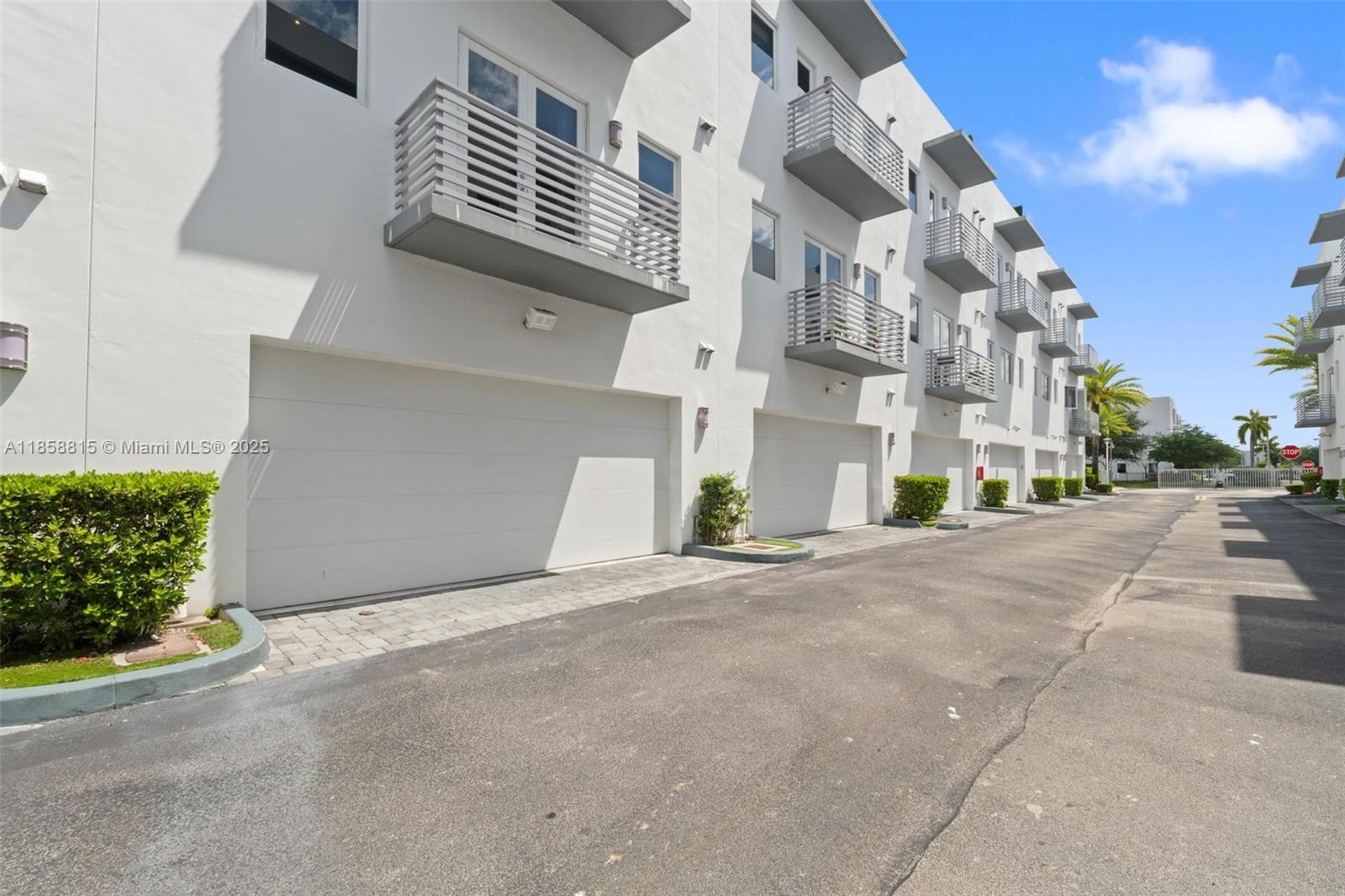 9161 4 / 4 2408 sq. ft. $ 2025-08-14 0 foto