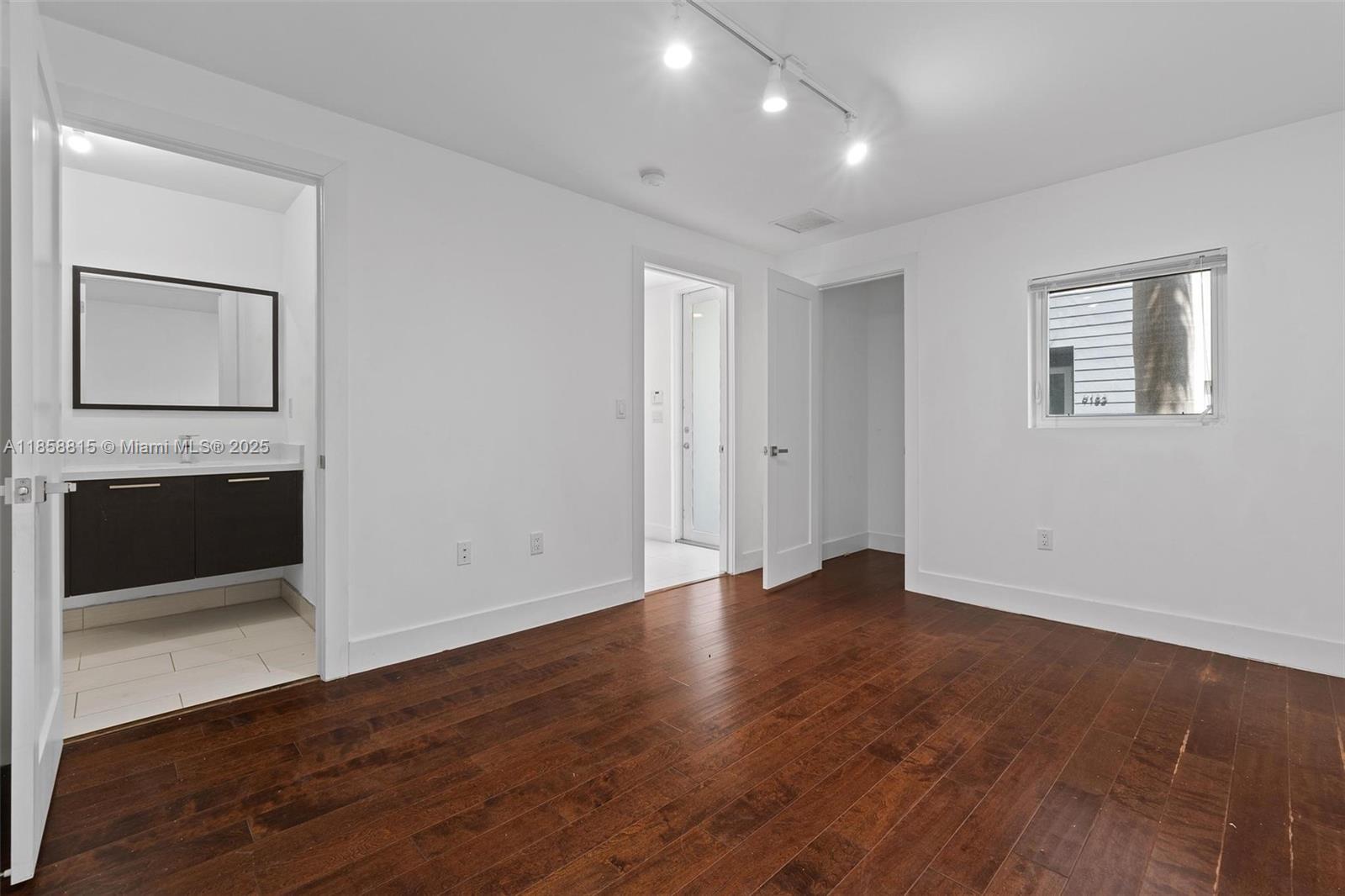9161 4 / 4 2408 sq. ft. $ 2025-08-14 0 foto