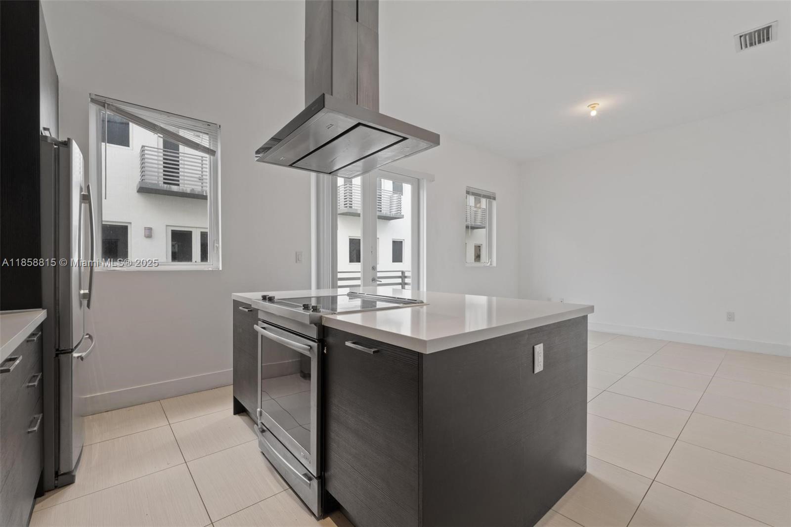 9161 4 / 4 2408 sq. ft. $ 2025-08-14 0 foto