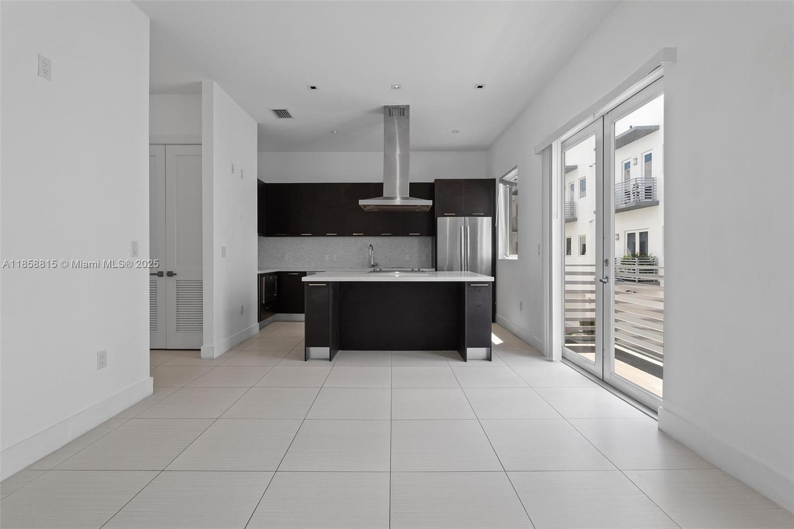 9161 4 / 4 2408 sq. ft. $ 2025-08-14 0 foto